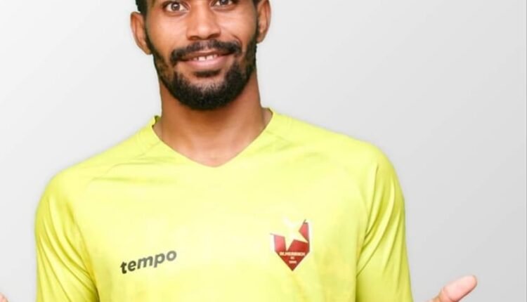 حارس مرمى المريخ يوافق على الانتقال للهلال