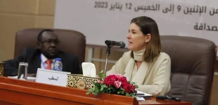 مناوي يسخر من اجتماع بشأن لجنة التفكيك ويعلق على مداخلة خبيرة دولية: تشرح للتلاميذ كيف يحترم القانون