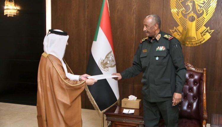 البرهان يتسلم دعوة رسمية للمشاركة في مؤتمر دولي بقطر