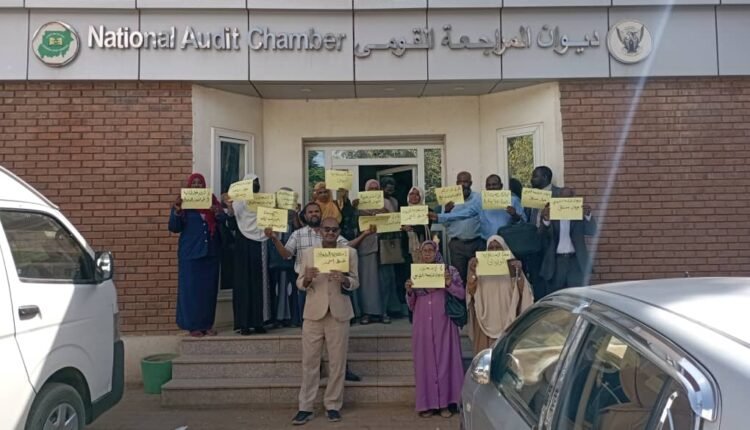 السودان.. عاملون بمؤسسة حكومية يعلنون التصعيد