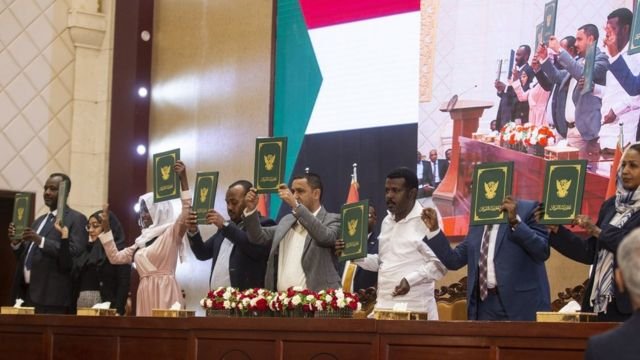 الاتفاق على جداول زمنية لنهاية العملية السياسية في السودان والكتلة الديمقراطية تقاطع