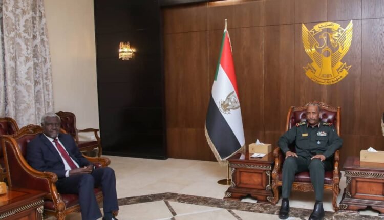 البرهان يبحث مع موسى فكي تشكيل الحكومة في السودان والعلاقة مع الاتحاد الأفريقي