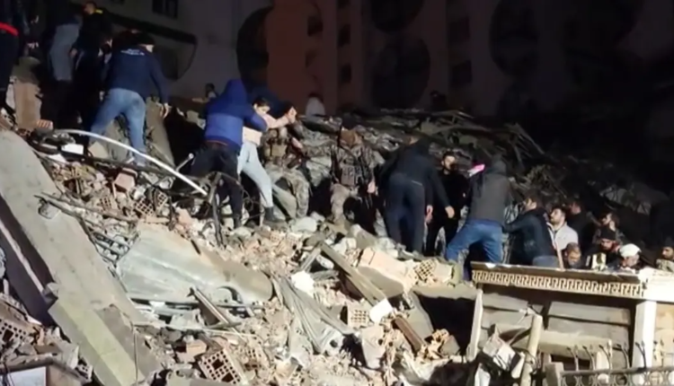 أكثر من 500 قتيلًا جراء زلزال مدمر في تركيا وسوريا والسودان يعزي