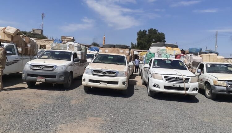 السودان : ضبط سيارات بلوحات أجنبية محملة بالأسلحة وأدوية وبضائع مهربة والقبض على 26 متهمًا
