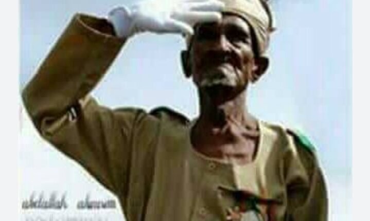 وفاة أقدم مُحارب سوداني قتل ضابطاً إنجليزياً في ليبيا دفاعاً عن شرف فتاة ليبيّة فكرّمته إنجلترا