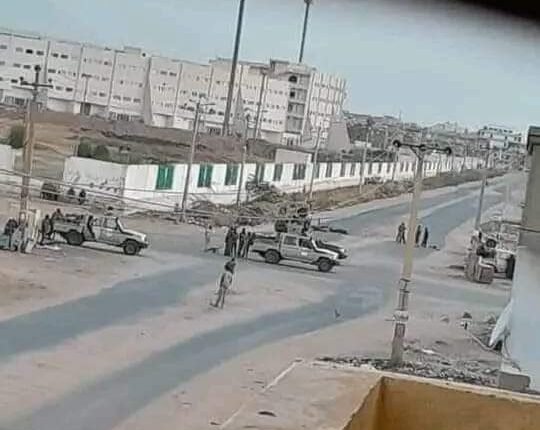 عاجل : المستشار السياسي لقوات الدعم السريع يكشف مكان حميدتي والجيش يكذب ومواطنين ينبطحون ارضا داخل مطار الخرطوم جراء اشتباكات باليات ثقيلة