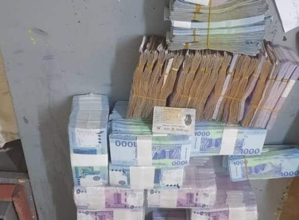 السودان.. ضبط متهم بحوزته مبالغ مالية ضخمة