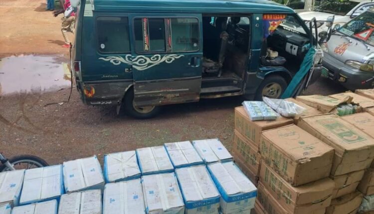 السودان.. بعد مطاردة عنيفة القبض على 5 عربات تحمل بضائع مهربة في الحدود