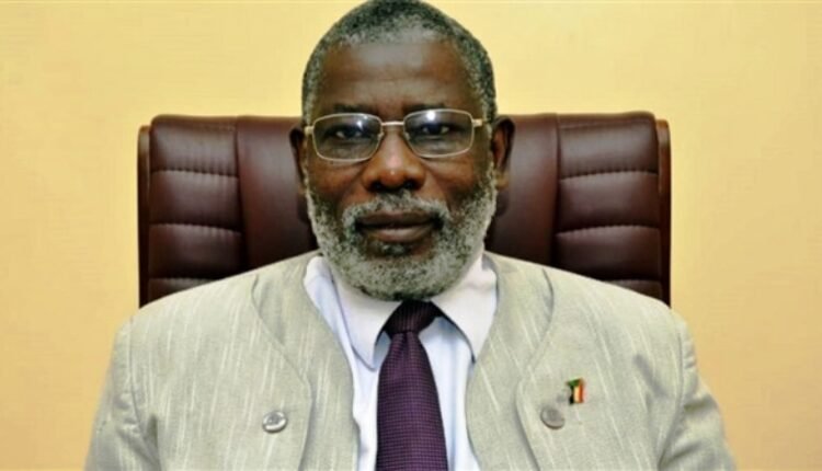 مسؤول سوداني يصف قرار إقالته بالمؤلم والمفرح