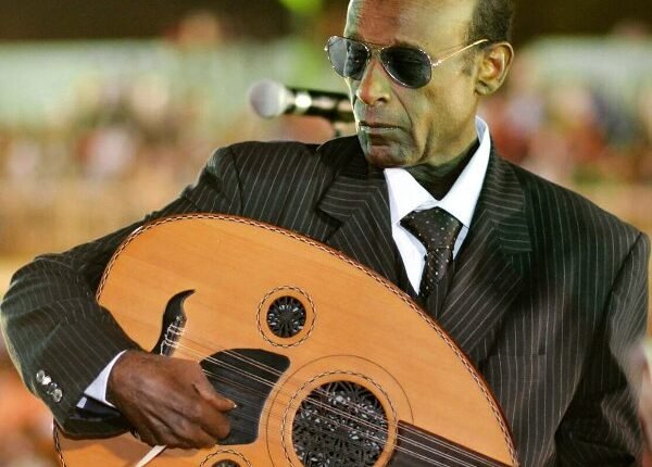 الموت يغيب الفنان محمد الأمين