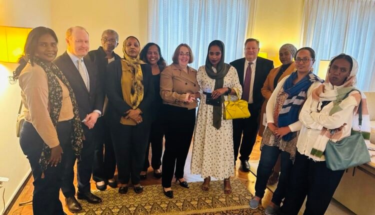 مسؤولة أمريكية تكشف تفاصيل لقاء مع ناشطات سودانيات