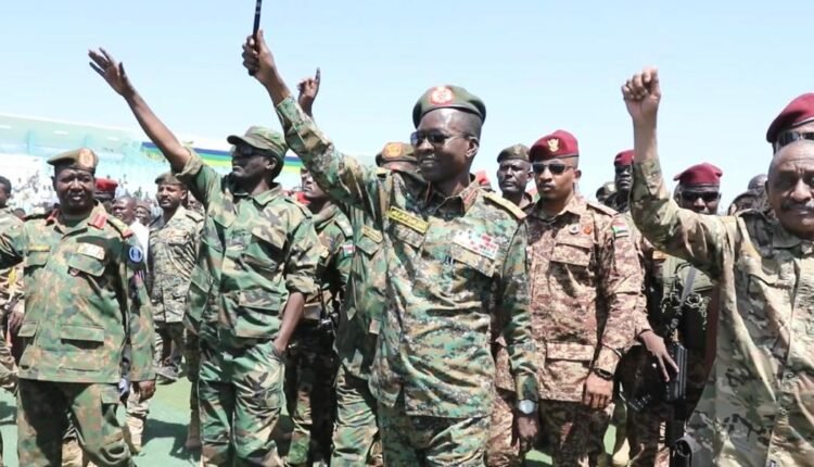 “الكباشي” يتحدث عن دخول الجيش السوداني في العملية السياسية والحسم العسكري ويحدد تبعية مقاتلين جدد من حركة مناوي ويتوعد الدعم السريع “فيديو”