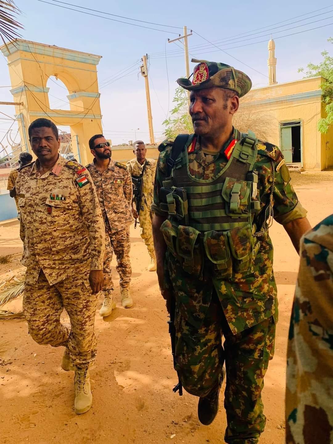 بالصور والفيديو :عبد الرحمن الصادق يكشف حجم الدمار في تفقد مقار بارزة بأمدرمان بينها منزل والده وقبة المهدي والضريح ويزور مسيد شيخ الأمين