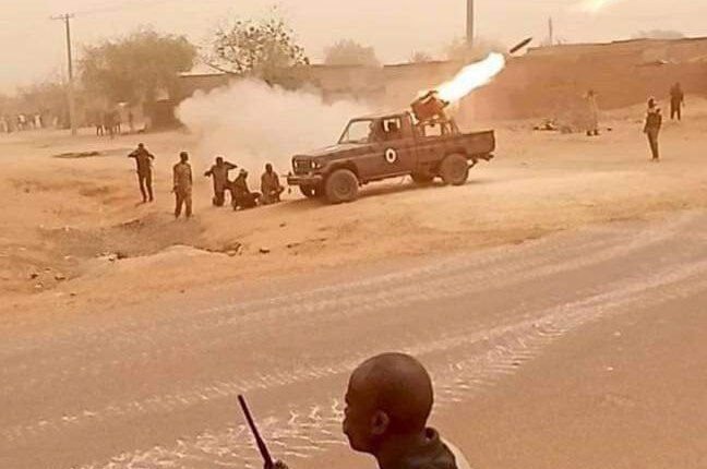 بالفيديو: والي شمال كردفان مع “جيش الهجانة” الأبيض
