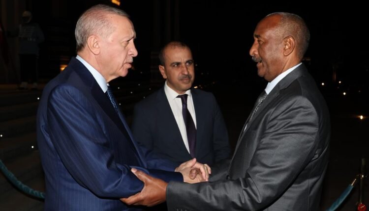 البرهان يلتقي أردوغان في تركيا ويغادر إلى المنامة لهذا السبب