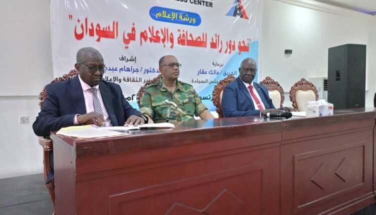 عقار يهاجم وينتقد وسائل الإعلام ويتأسف لإنتهاكات ضد صحفيين
