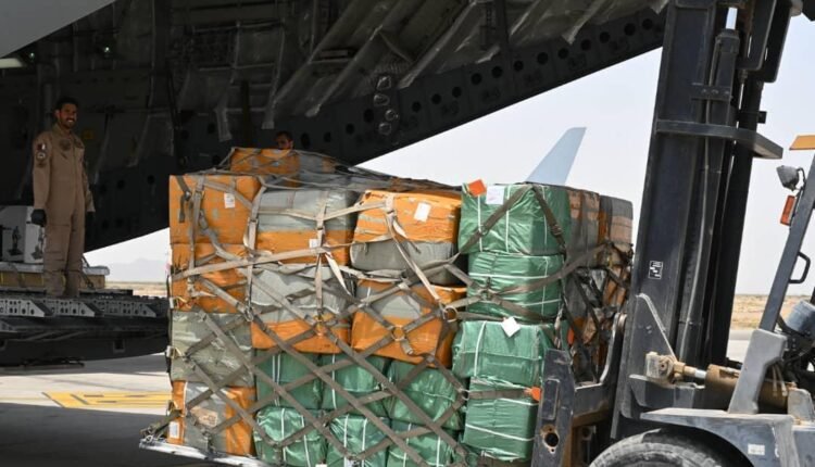 طائرة قطرية تحمل مساعدات طبية تحطّ رحالها في بورتسودان