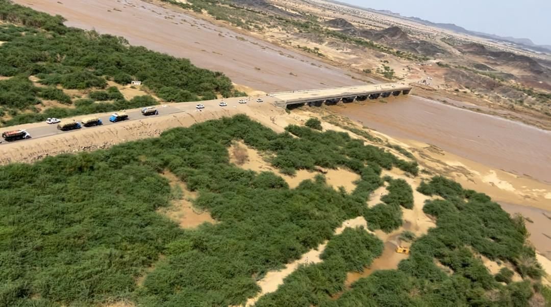 بالصور .. البرهان وسط متضرري كارثة طوكر وسواكن.. يشيع ضحايا ويطلق تعهدات