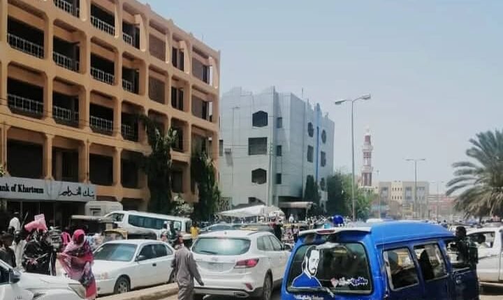 بعد انقطاع دام لأكثر من عام.. عودة الكهرباء إلى السوق الكبير مدني
