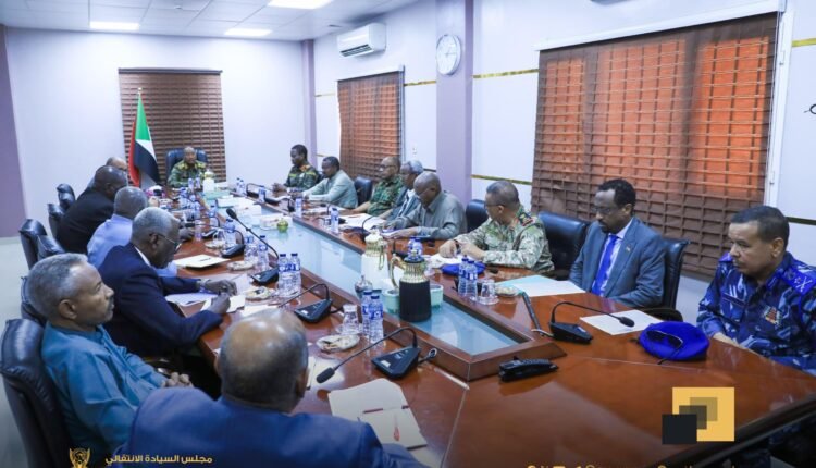بعد هجمات بورتسودان.. اجتماع طارئ لمجلس الامن والدفاع السوداني والبرهان يحذر من تهديد للأمن الإقليمي والدولي ويتوعد ..ساعة القصاص ستحين وسننتصر”