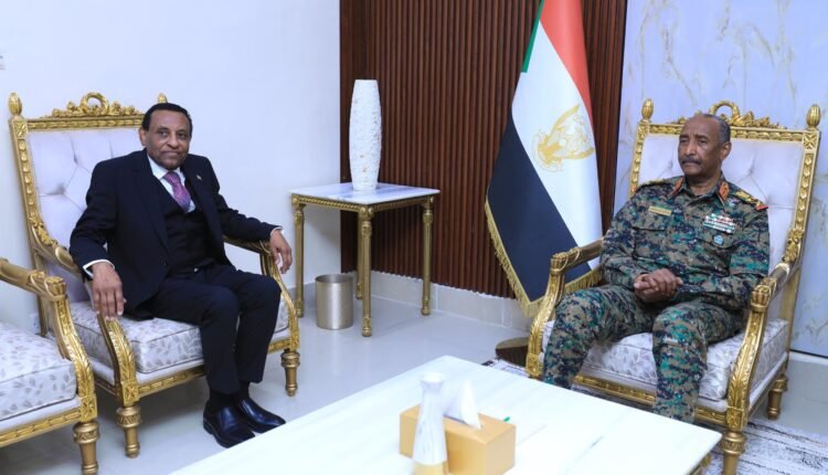 السودان : قائد الجيش ورئيس الوزراء في سابقة لأول مرة