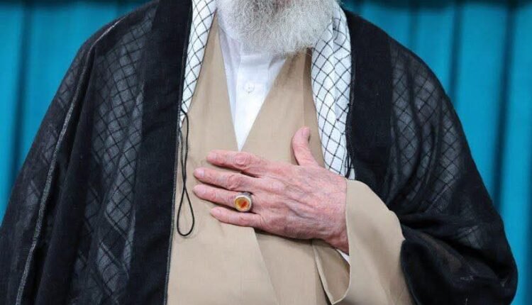 حال مقتله.. خامنئي يرشح ثلاثة من كبار رجال الدين لخلافته