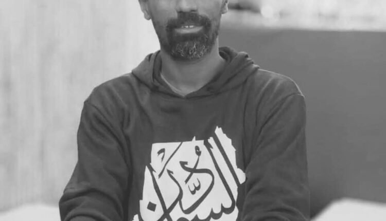 وسط حالة من الحزن.. مواراة جثمان الصحفي السوداني يوسف هندوسة بالشارقة