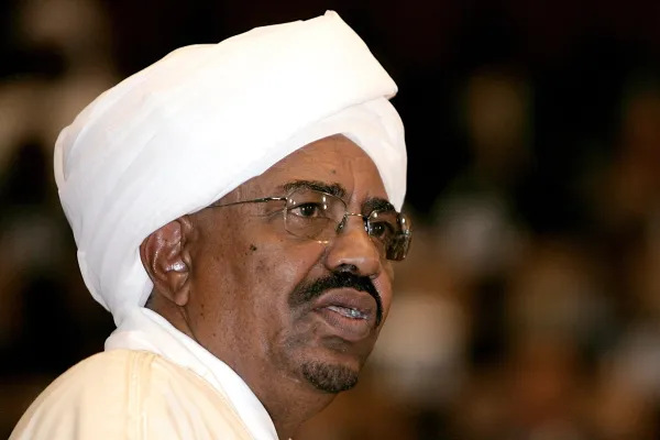 بعد طول غياب.. البشير يعود إلى مداولات “الجنائية” مجددا