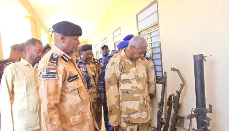 وزير الداخلية يتفقد قوات الاحتياطي المركزى ويشيد