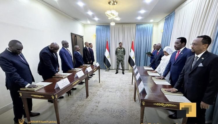 “8” وزراء يؤدون القسم أمام البرهان