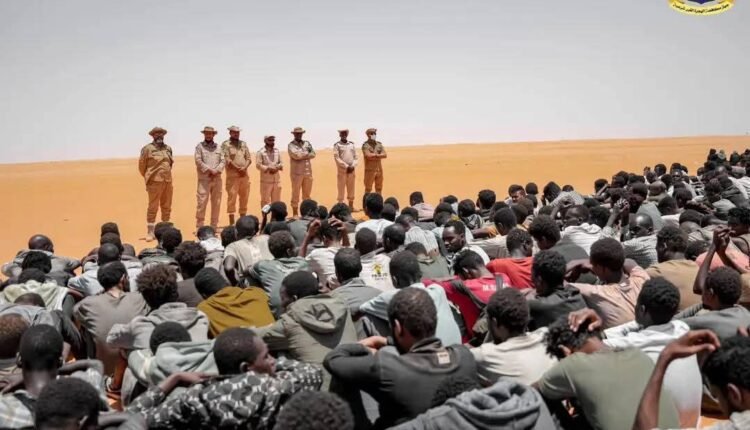 بينهم مجرمون ومصابون بالإيدز.. إبعاد 700 سودانيّ من ليبيا