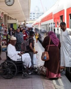 شاهد بالصور.. تفويج آلاف السودانيين من القاهرة إلى أسوان عبر السكة الحديد
