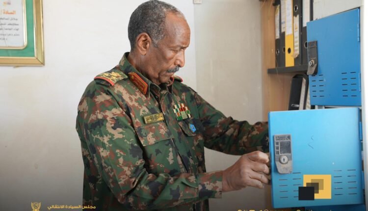 شاهد الصور.. البرهان يتفقد “ذاكرة السودان” ومباني الإذاعة والتلفزيون