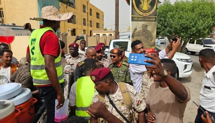 في شوارع بورتسودان.. البرهان يقف على مبادرة إنسانية عظيمة