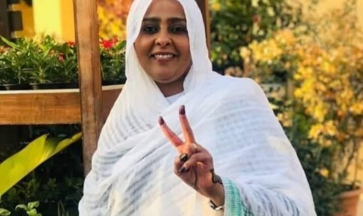 الإعلامية السودانية هبة المهندس تقدم “وصفة” جديدة لمكافحة السرطان.. ظهرت في مقطع فيديو مثير