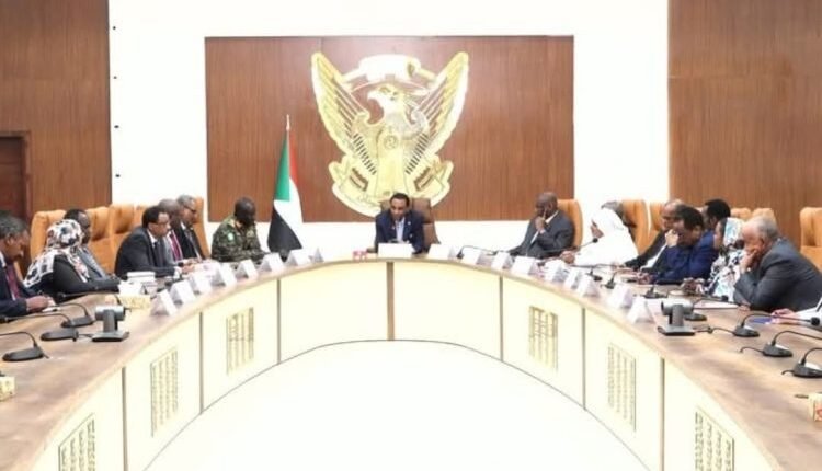 كامل إدريس يوجه بإجراء معالجات شاملة ويكشف أولويات الحكومة