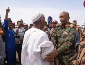 بالفيديو.. ماذا قال البرهان في مواساته لأهالي ود النورة؟ ومطالب بزيارة قرى اللعوتة الحجاج وأزرق والسريحة