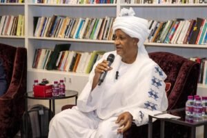 في مكتبة كتارا بالدوحة.. محمود أبارو يستقرئ كتاب "عادات سودانية أصولها عربية"