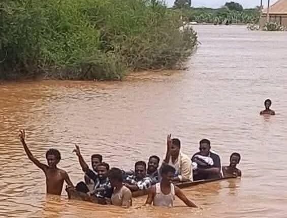 بالصور.. نهر القاش يبتلع منطقة “تندلاي” في شرق السودان