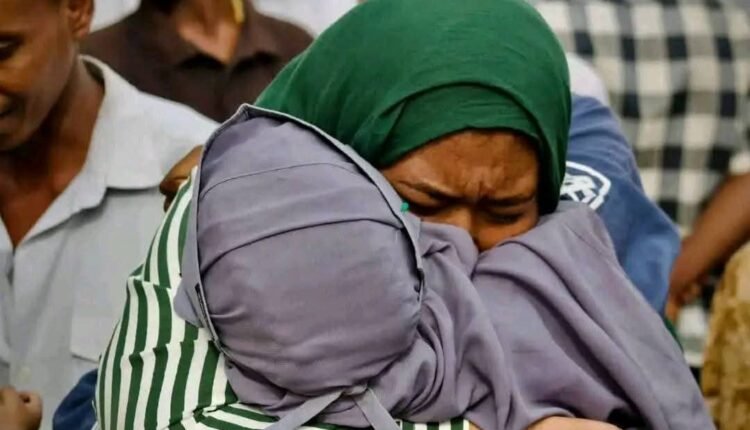 بالصور: حلفاية الملوك تستقبل العائدين.. ودموع الفرحة تكتب أجمل أغاني الأشواق