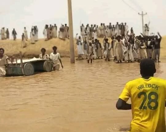 شاهد الصور.. نهر القاش يتمرد على مجراه ويبتلع قرى شمال كسلا