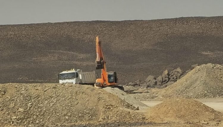 بعد اعتصام 27 يوما.. إزالة أحواض التعدين العشوائي في حلة يونس