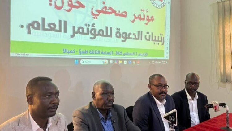 هاجموا انحيازه للجيش.. هل تشهد حركة مناوي ميلاد جناح جديد؟