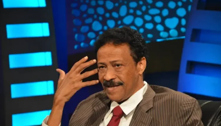 الصحفي عزمي عبد الرازق يشن هجوم لاذع على “محمد محمد خير” مستشار رئيس الوزراء السوداني