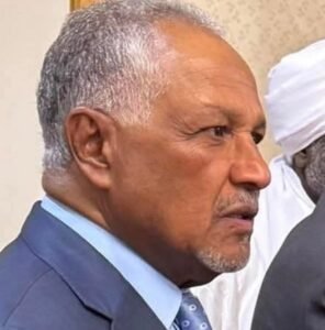 عبد الماجد عبد الحميد يكتب معلقا على صورة لرئيس الوزراء والردود الساخرة تتوالى