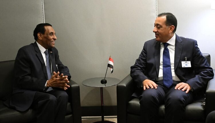 كامل يلتقي مدبولي.. مصر تؤكد دعم الجيش السوداني ودفع جهود “الرباعية” لتحقيق الاستقرار