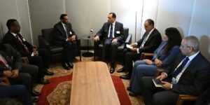 كامل يلتقي مدبولي.. مصر تؤكد دعم الجيش السوداني ودفع جهود "الرباعية" لتحقيق الاستقرار