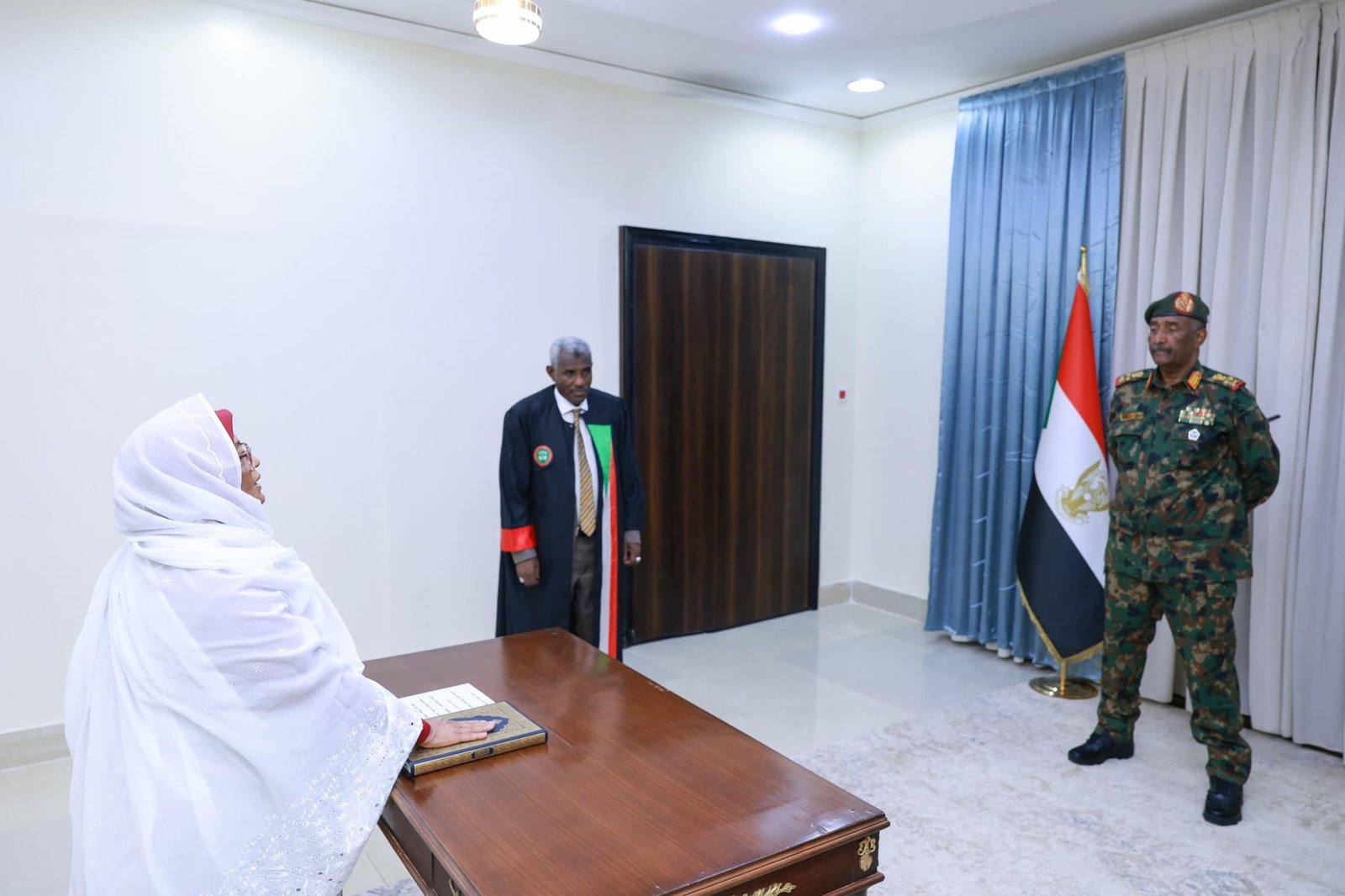 النائب العام تؤدي القسم وترسل رسالة في بريد العابثين بمقدرات الشعب السوداني