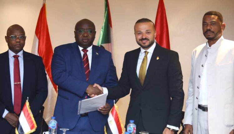شراكات سودانية مصرية لتوسيع إنتاج الذهب والحديد