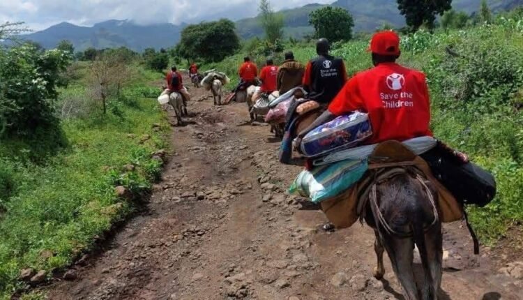 الاستعانة بـ “حمير” لتوصيل إغاثة إلى قرية ترسين في جبل مرة